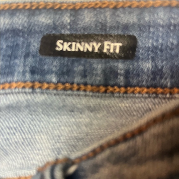 Judy Blue Jeans Woman 15/32 Denim Distressed Ankle Pant, Stretchy Comfy, NWOT - Picture 3 of 12